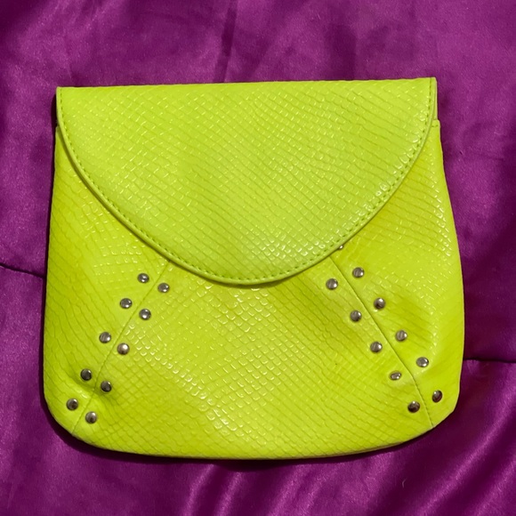 Neon yellow studded clutch - Picture 9 of 9